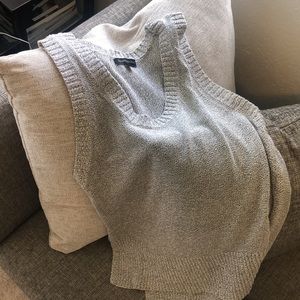 BANANA REPUBLIC SLEEVELESS GREY LONG BACK SWEATER